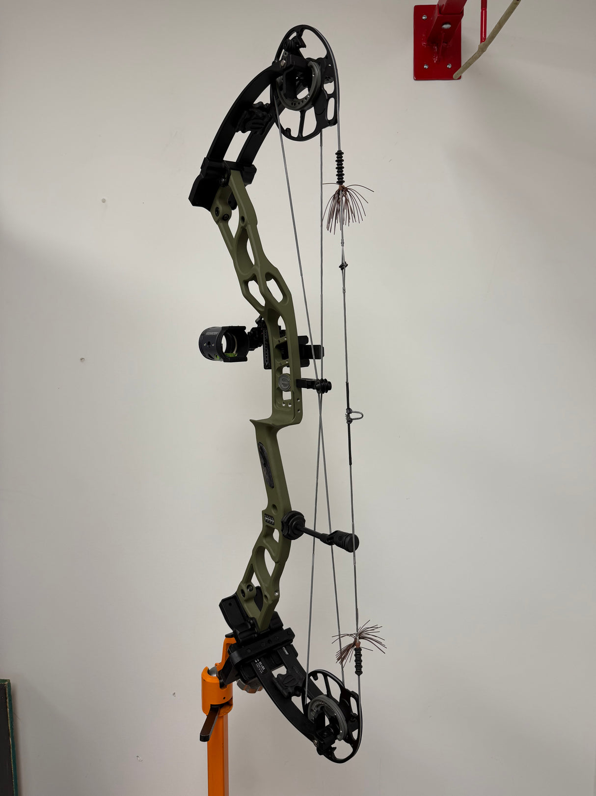 Elite Hunter 33 - Used