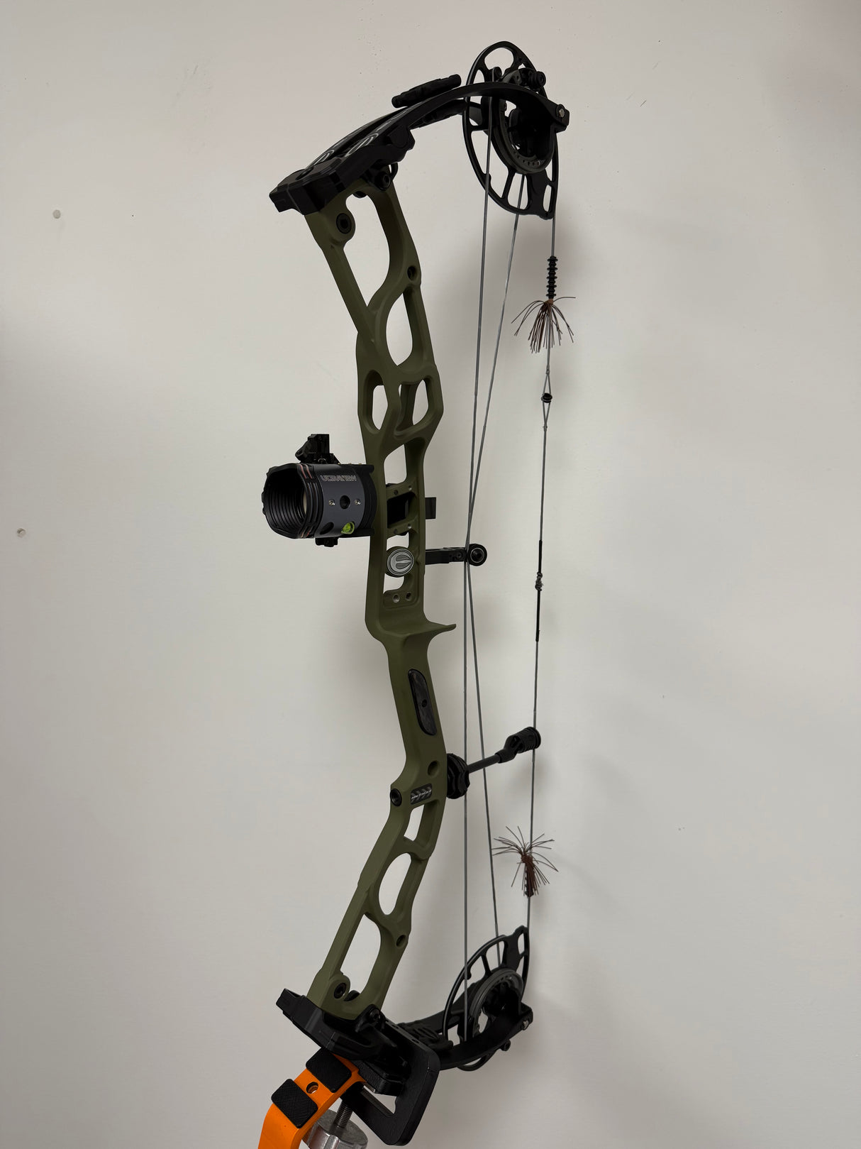 Elite Hunter 33 - Used