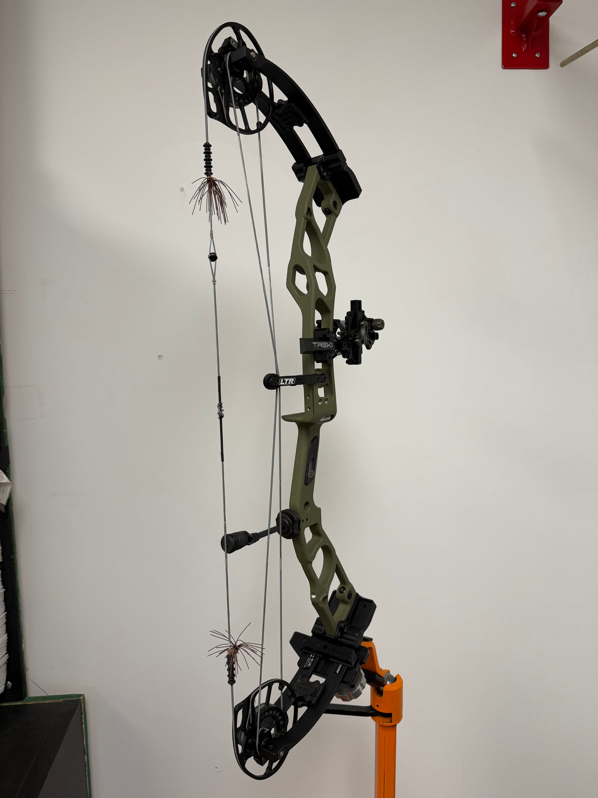Elite Hunter 33 - Used