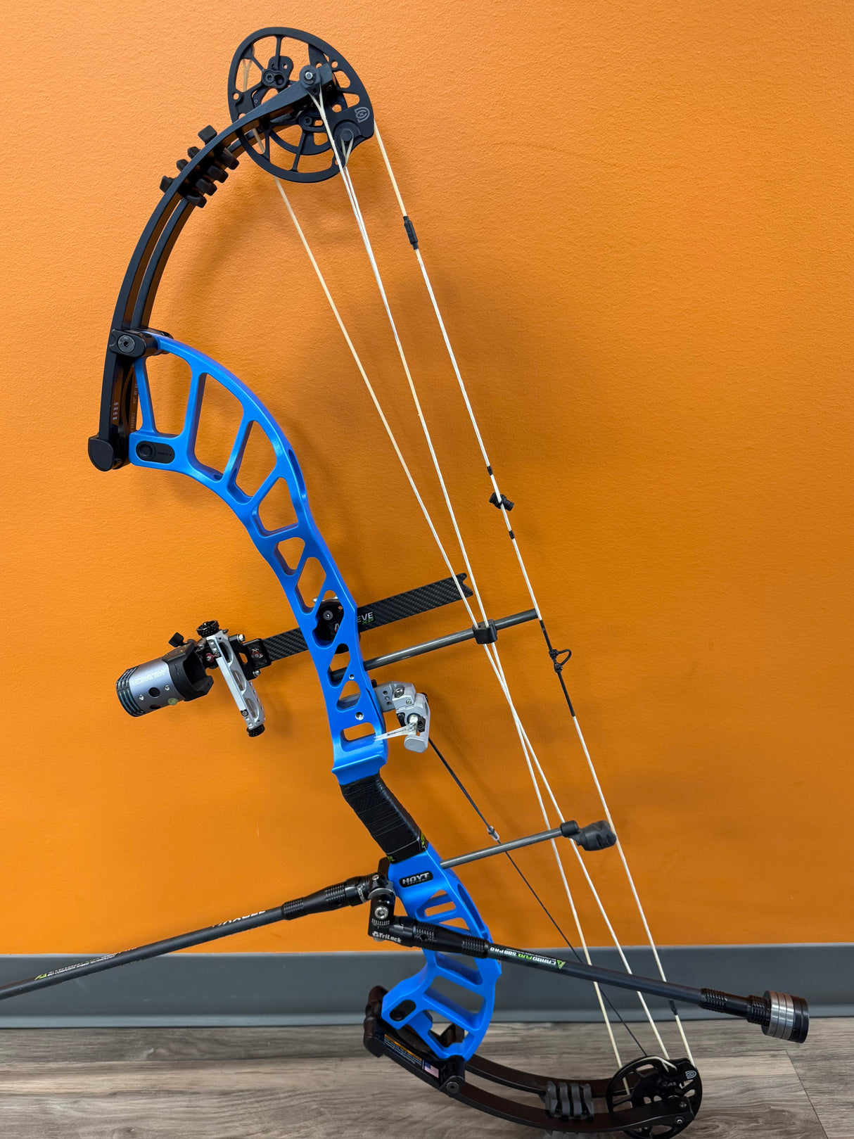Hoyt Altus 38 Target Package - Used